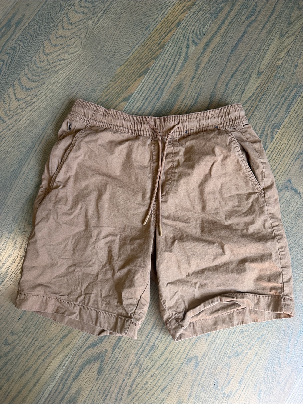 Hollister Men's Drawstring Casual Shorts in Light Tan